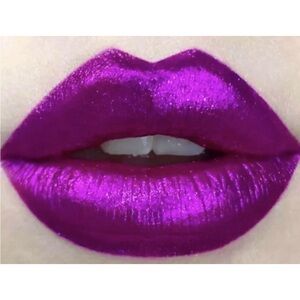 KAT VON D Everlasting Glimmer Veil Liquid Lipstick in Razzle RARE